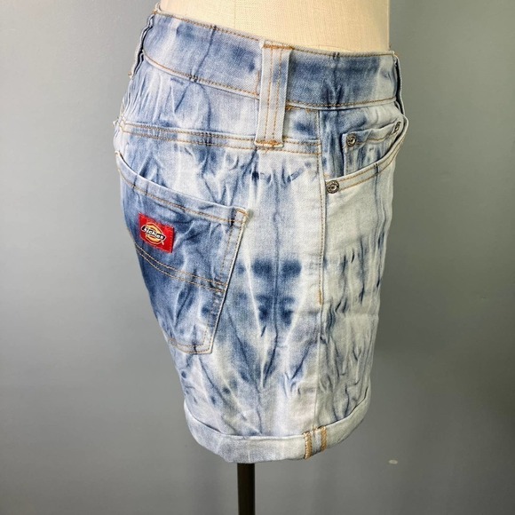 Dickies Women's Cuffed Button Fly Acid Wash Tie Dye Stretch Denim Shorts Size 7 - Picture 4 of 16
